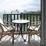 Junto Al Mar En Abrigos *