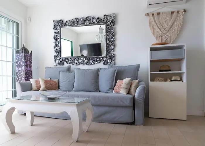 Junto Al Mar En Abrigos Los Abrigos